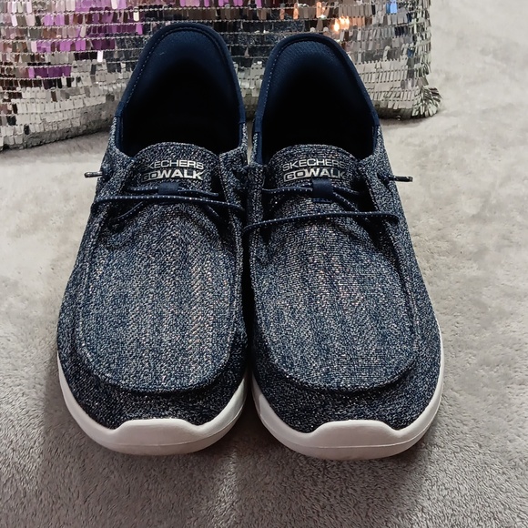 Sketchers go walk, slip-ins.navy and metallic silver, super comfy worn once size - Picture 5 of 6